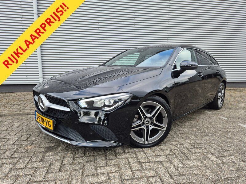 Zwart Gebruikt 2022 Mercedes CLA180 AMG line Sedan | € 36.888 (Iets duurder) - Afbeelding 1/4