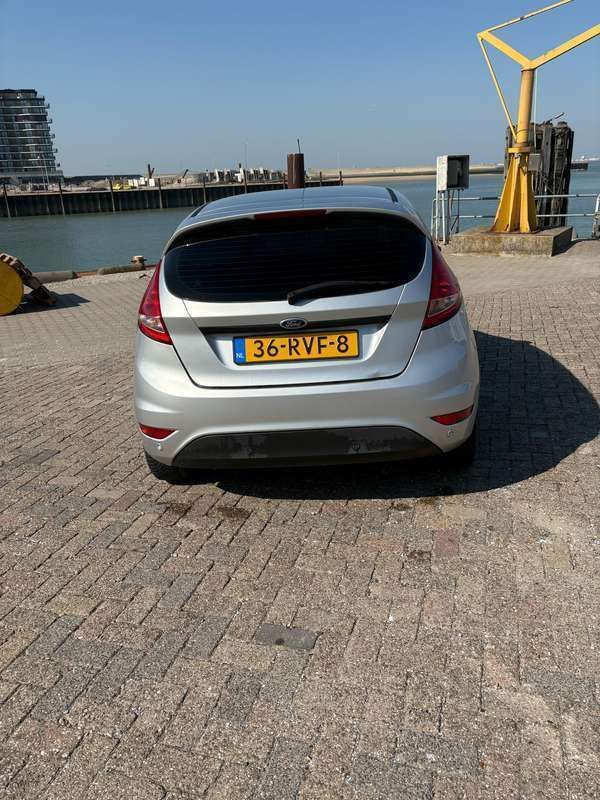 Grijs Gebruikt 2011 Ford Fiesta Hatchback | € 1.750 (Goede deal) - Afbeelding 1/4