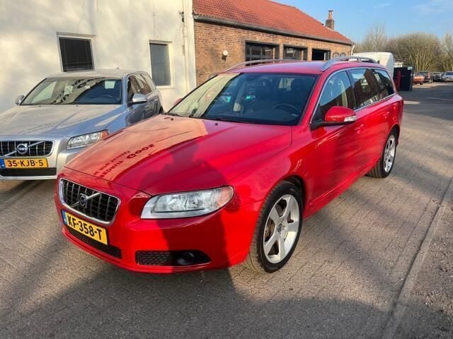 Rood, andere lak Gebruikt 2008 Volvo V70 Summum Stationwagen | € 12.495 (Eerlijke prijs) - Afbeelding 1/4