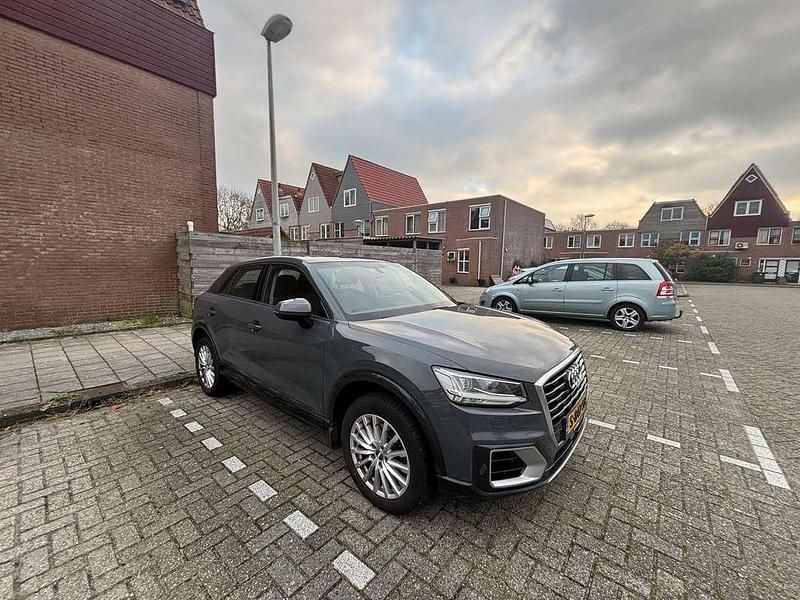 Grijs Occasion 2017 Audi Q2 SUV | € 18.500 (Eerlijke prijs) - Afbeelding 1/4