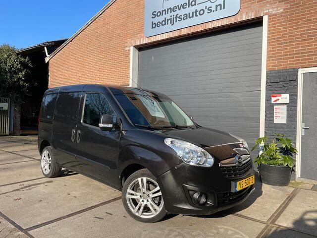 Zwart Gebruikt 2016 Opel Combo Edition MPV | € 5.900 (Iets duurder) - Afbeelding 1/4