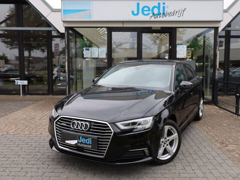 Zwart Gebruikt 2020 Audi A3 Sportback e-tron Sport Sedan | € 27.950 - Afbeelding 1/4