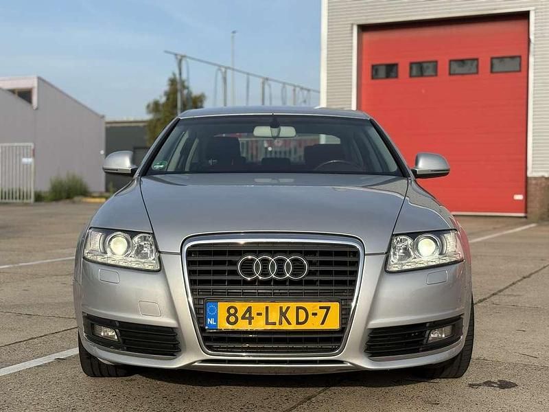 Grijs Gebruikt 2010 Audi A6 Business Sedan | € 5.950 (Eerlijke prijs) - Afbeelding 1/4