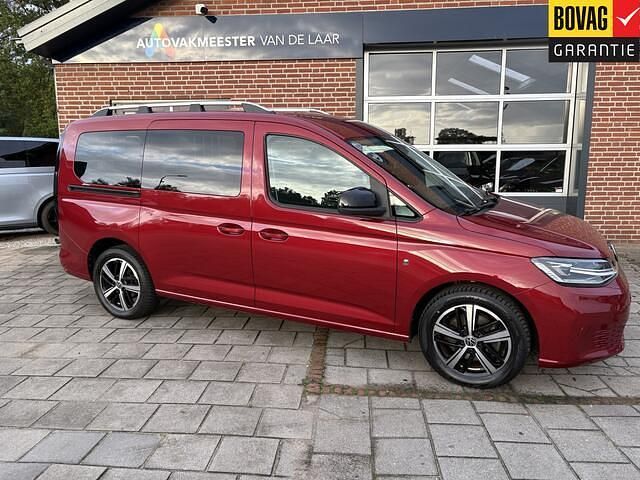 Rood Gebruikt 2022 VW Caddy Maxi Life MPV | € 34.950 (Iets duurder) - Afbeelding 1/4