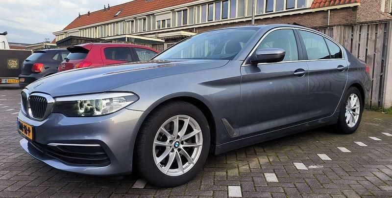 Grijs Gebruikt 2018 BMW 520 Sedan | € 26.250 (Goede deal) - Afbeelding 1/4