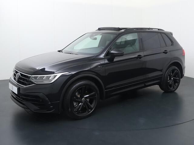 Zwart Gebruikt 2023 VW Tiguan Business SUV | € 43.540 (Iets duurder) - Afbeelding 1/4