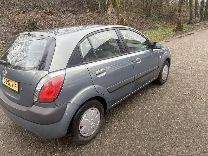 Occasion Kia Rio 97 PK (71 kW) 2008 Grijs MPV