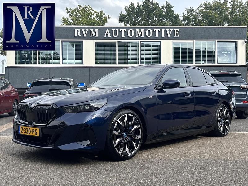 Blauw Gebruikt 2024 BMW i5 M Sport Sedan | € 58.877 - Afbeelding 1/4