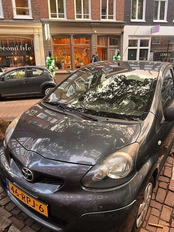 Grijs Gebruikt 2011 Toyota Aygo Hatchback | € 2.900 (Eerlijke prijs) - Afbeelding 1/4