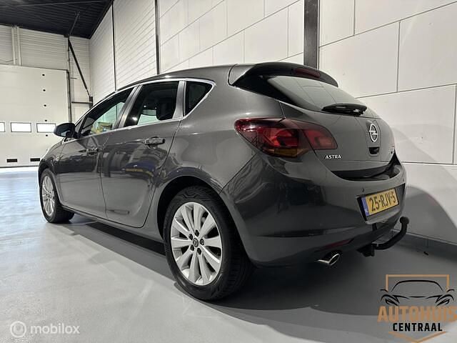 Occasion Opel Astra Cosmo 140 PK (102 kW) 2011 Grijs Hatchback