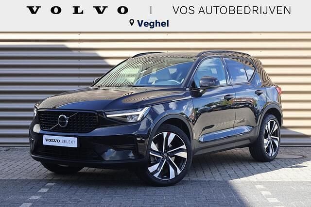 Zwart Gebruikt 2022 Volvo XC40 Plus SUV | € 38.950 (Goede deal) - Afbeelding 1/4