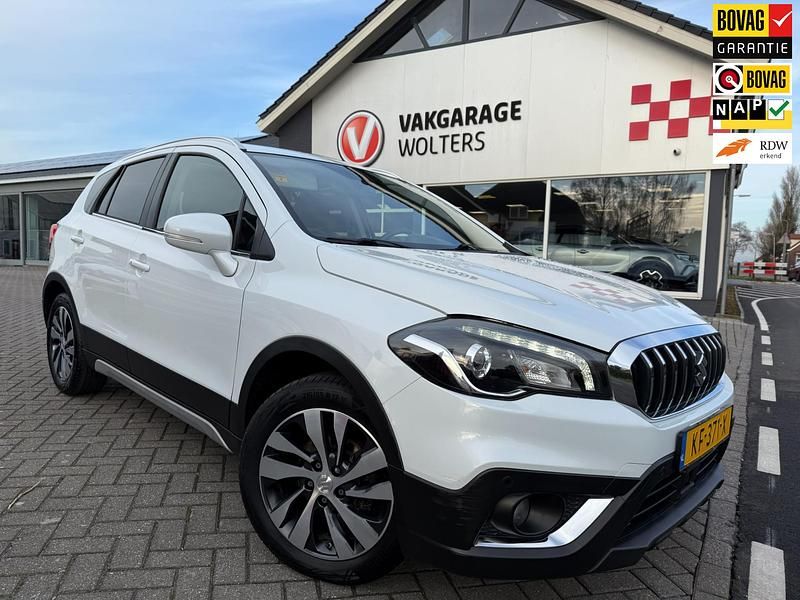 Wit (metallic) Occasion 2016 Suzuki SX4 S-Cross SUV | € 13.950 (Eerlijke prijs) - Afbeelding 1/4