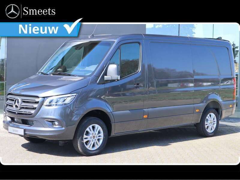 Grijs Nieuw 2025 Mercedes Sprinter Van | € 85.555 - Afbeelding 1/4