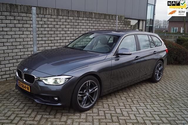 Grijs Gebruikt 2017 BMW 320 Executive Stationwagen | € 17.450 (Goede deal) - Afbeelding 1/4