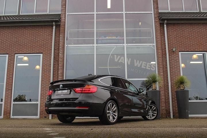 Occasion BMW 320 Executive 2015 Zwart (metallic) Hatchback