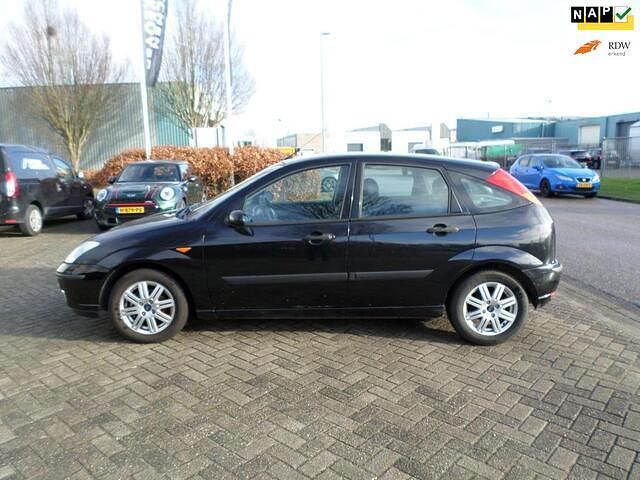 Zwart Gebruikt 2004 Ford Focus Futura Hatchback | € 1.850 (Iets duurder) - Afbeelding 1/4