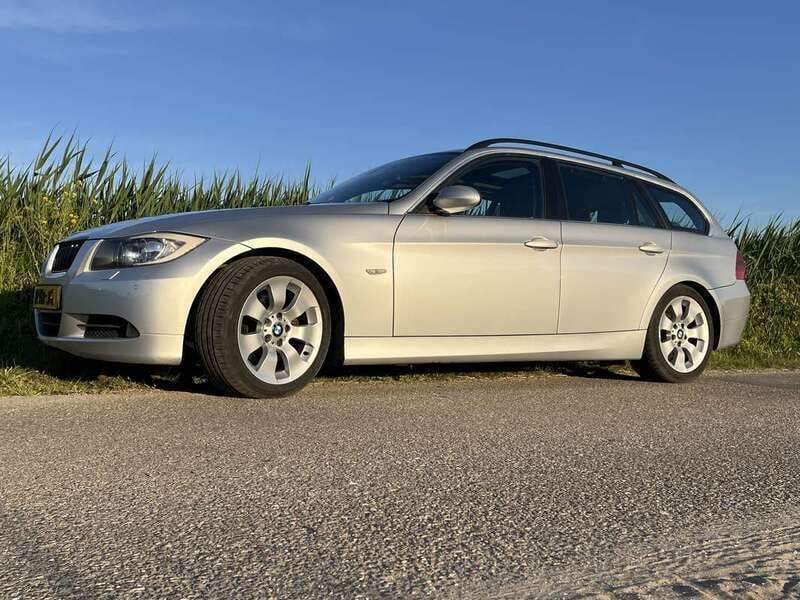 Grijs Gebruikt 2006 BMW 325 Executive Stationwagen | € 4.950 (Iets duurder) - Afbeelding 1/4