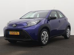 Blauw Gebruikt 2024 Toyota Aygo Play Hatchback | € 19.995 (Goede deal) - Afbeelding 1/3