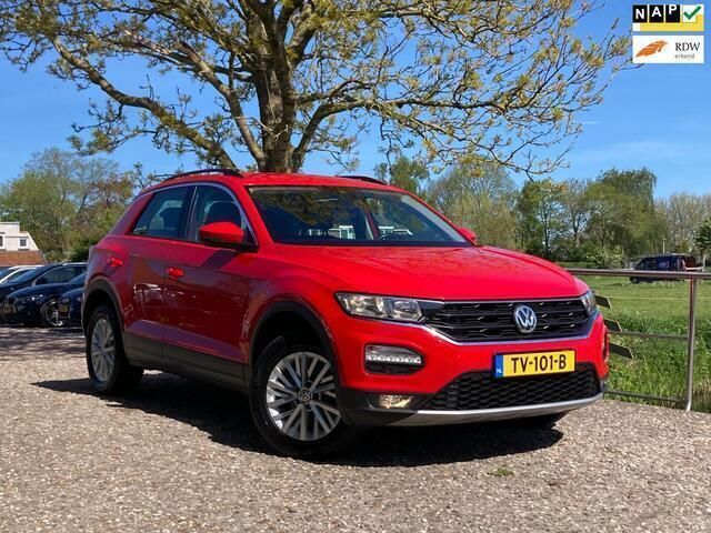 Rood, metallic lak Gebruikt 2018 VW T-Roc Style SUV | € 11.975 (Eerlijke prijs) - Afbeelding 1/4