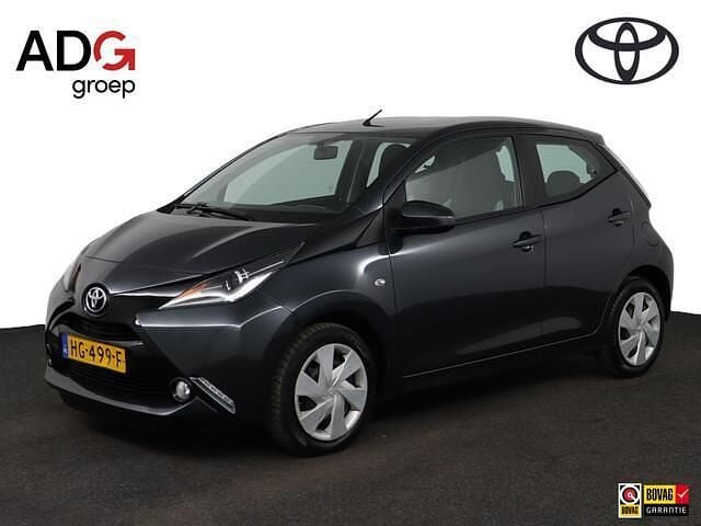 Grijs Gebruikt 2015 Toyota Aygo X-play Hatchback | € 8.750 (Iets duurder) - Afbeelding 1/4