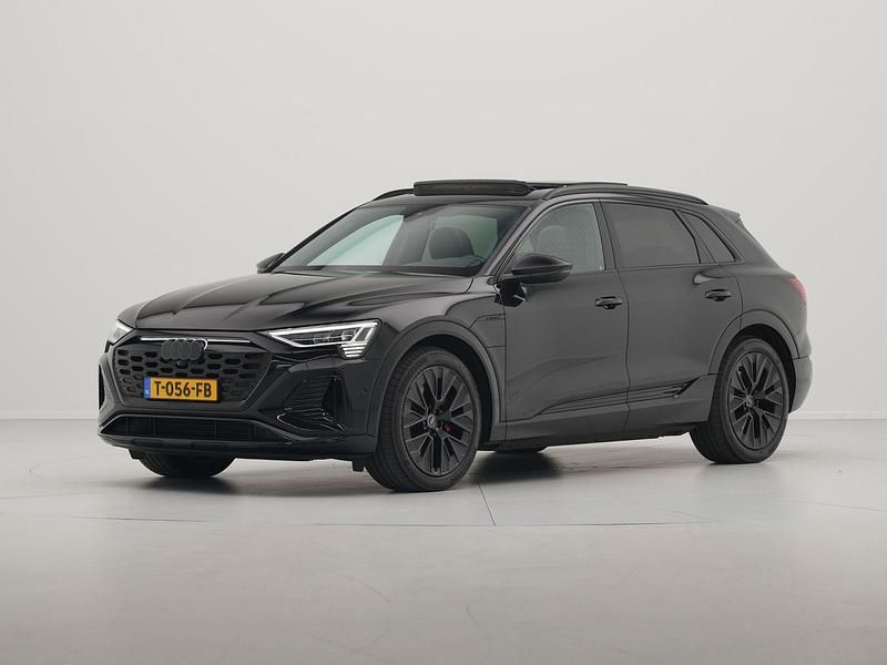 Zwart Gebruikt 2023 Audi Q8 S-Line SUV | € 62.640 - Afbeelding 1/4