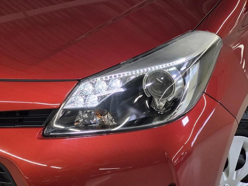 Occasion Toyota Yaris Hybrid 101 PK (74 kW) 2014 Rood Hatchback