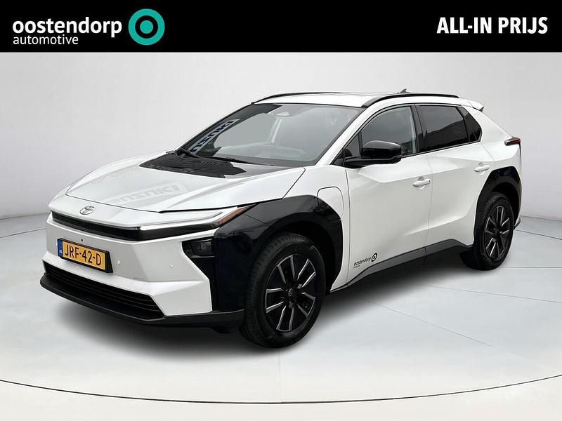 Wit Occasion 2025 Toyota bZ4X Executive SUV | € 50.950 - Afbeelding 1/4