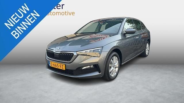 Grijs, metallic lak Gebruikt 2023 Skoda Scala Business Line Hatchback | € 17.475 (Eerlijke prijs) - Afbeelding 1/4