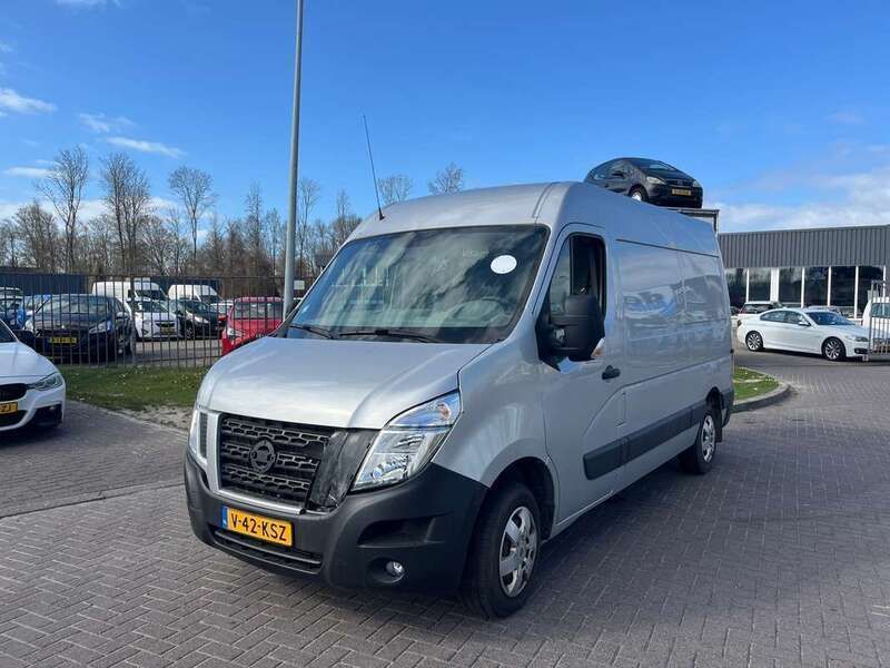 Grijs Gebruikt 2016 Nissan NV400 Van | € 17.749 - Afbeelding 1/4