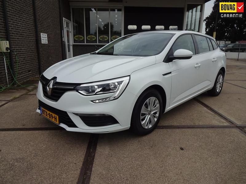 Wit Occasion 2019 Renault Mégane GrandTour LIMITED Stationwagen | € 14.750 (Eerlijke prijs) - Afbeelding 1/4