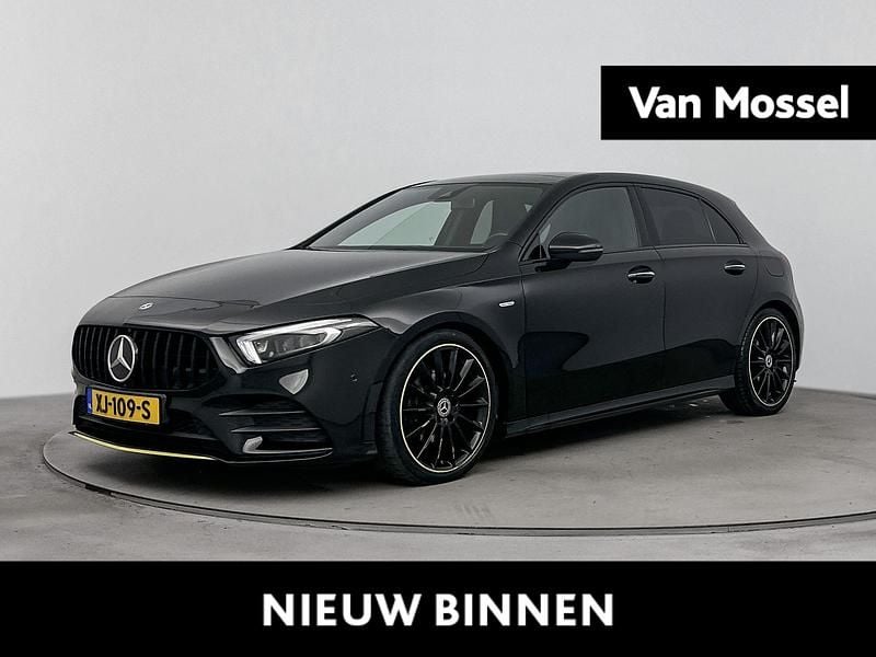 Zwart Gebruikt 2019 Mercedes A180 Premium Plus Hatchback | € 21.900 (Goede deal) - Afbeelding 1/4