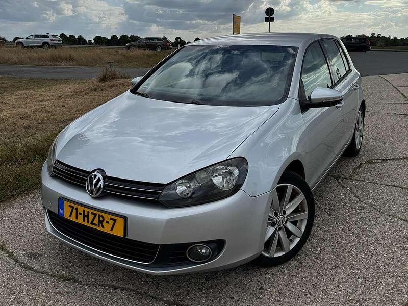 Zilver Gebruikt 2009 VW Golf VI Highline Hatchback | € 4.500 (Eerlijke prijs) - Afbeelding 1/4
