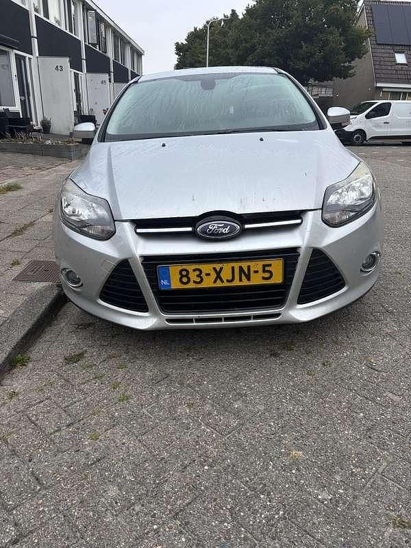 Grijs Gebruikt 2012 Ford Focus Titanium Hatchback | € 8.000 (Iets duurder) - Afbeelding 1/4