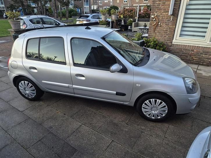 Gebruikt 2005 Renault Clio II | € 2.350 (Eerlijke prijs) - Afbeelding 1/4