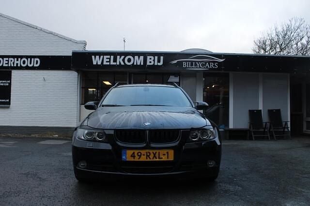 Zwart Gebruikt 2005 BMW 325 Executive Stationwagen | € 4.950 (Eerlijke prijs) - Afbeelding 1/4