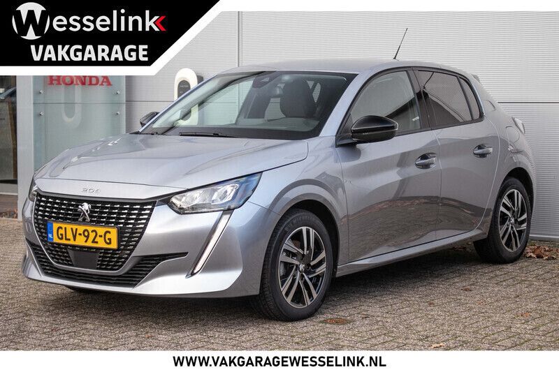 Grijs Gebruikt 2023 Peugeot 208 Allure Hatchback | € 18.950 (Eerlijke prijs) - Afbeelding 1/4