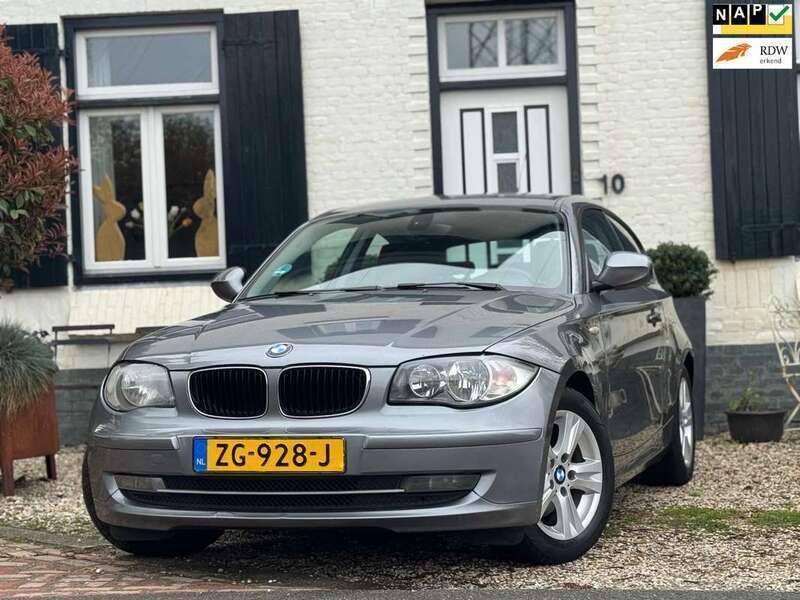 Grijs Gebruikt 2010 BMW 118 Hatchback | € 3.250 (Eerlijke prijs) - Afbeelding 1/4