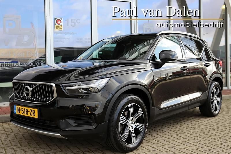 Zwart Gebruikt 2019 Volvo XC40 Inscription SUV | € 25.900 (Super prijs) - Afbeelding 1/4