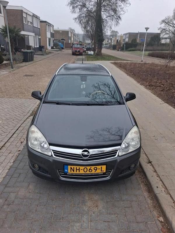 Occasion 2010 Opel Astra Stationwagen | € 2.750 (Goede deal) - Afbeelding 1/4