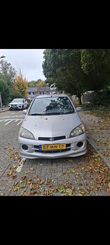 Grijs Gebruikt 2001 Daihatsu YRV MPV | € 1.000 - Afbeelding 1/4