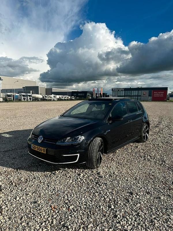 Occasion 2015 VW e-Golf GTE Hatchback | € 16.000 (Duur) - Afbeelding 1/4