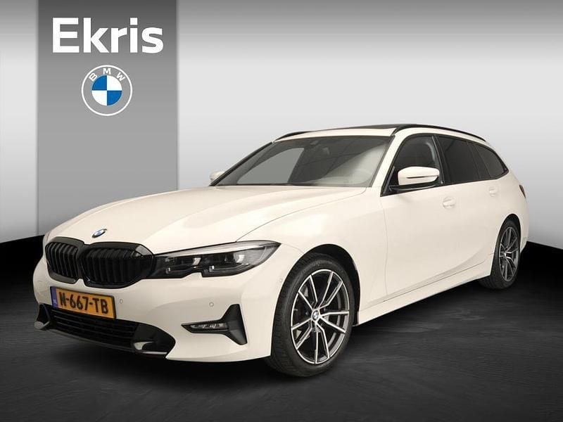 Wit Gebruikt 2022 BMW 318 Sport Line Stationwagen | € 35.900 (Eerlijke prijs) - Afbeelding 1/4