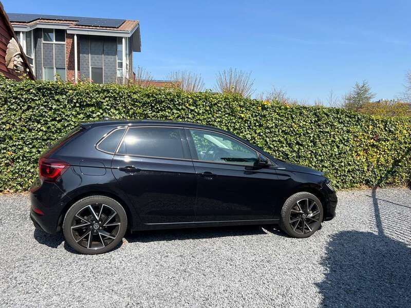 Zwart Gebruikt 2023 VW Polo R-line Hatchback | € 23.500 (Eerlijke prijs) - Afbeelding 1/4