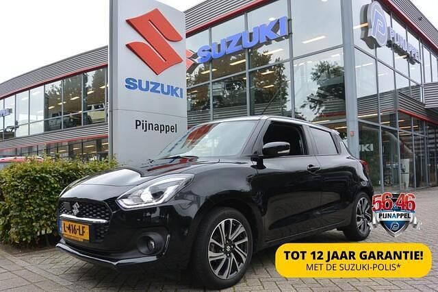 Zwart Gebruikt 2021 Suzuki Swift Style Hatchback | € 23.950 (Duur) - Afbeelding 1/4