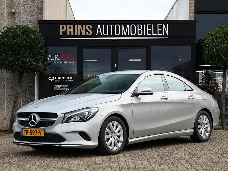 Grijs Gebruikt 2018 Mercedes CLA180 Edition Sedan | € 22.750 (Eerlijke prijs) - Afbeelding 1/4