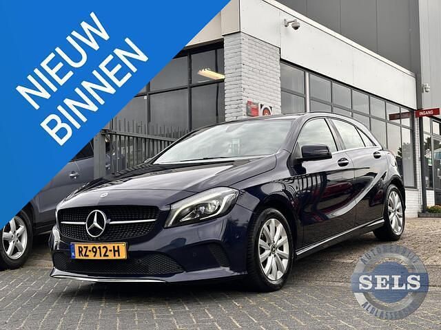 Blauw, metallic lak Gebruikt 2018 Mercedes A160 Ambition Hatchback | € 16.750 (Iets duurder) - Afbeelding 1/4