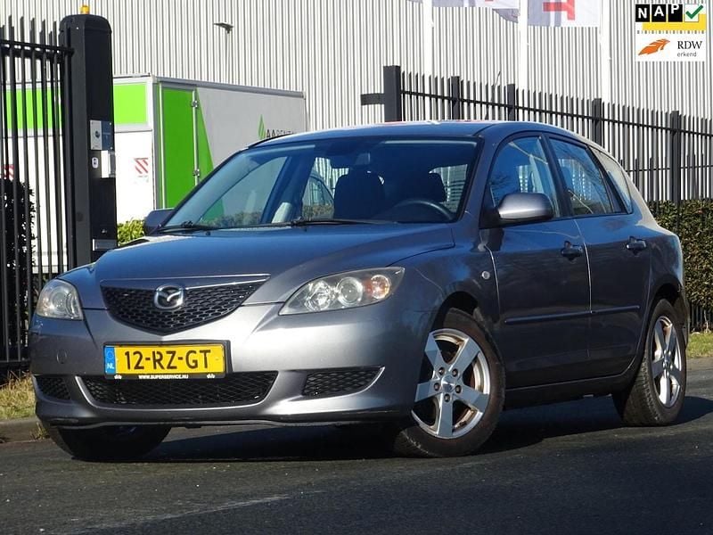 Grijs Occasion 2006 Mazda 3 Inclusive Hatchback | € 2.999 (Eerlijke prijs) - Afbeelding 1/4