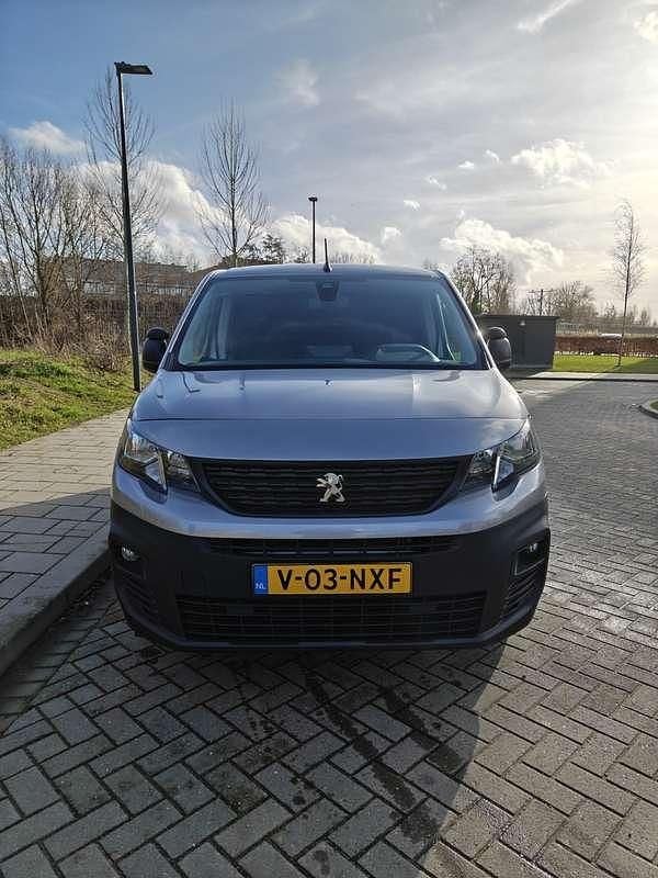 Occasion Peugeot Partner 102 PK (75 kW) 2022 Grijs MPV