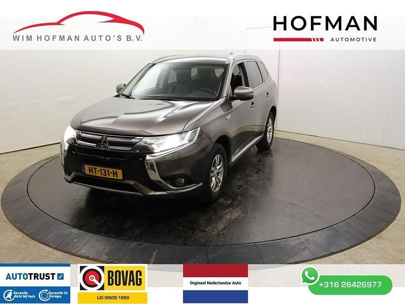 Bruin Occasion 2015 Mitsubishi Outlander P-HEV Edition SUV | € 11.940 (Eerlijke prijs) - Afbeelding 1/4
