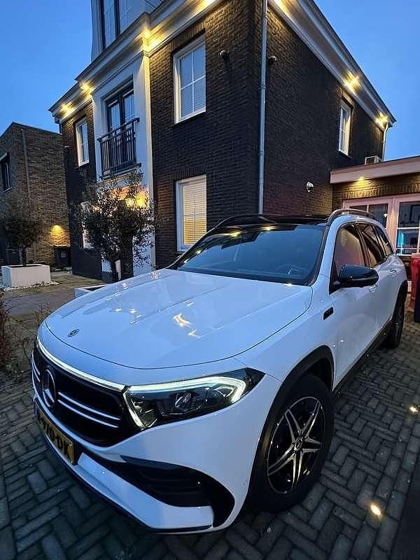 Gebruikt 2022 Mercedes EQB300 AMG line SUV | € 35.000 - Afbeelding 1/4